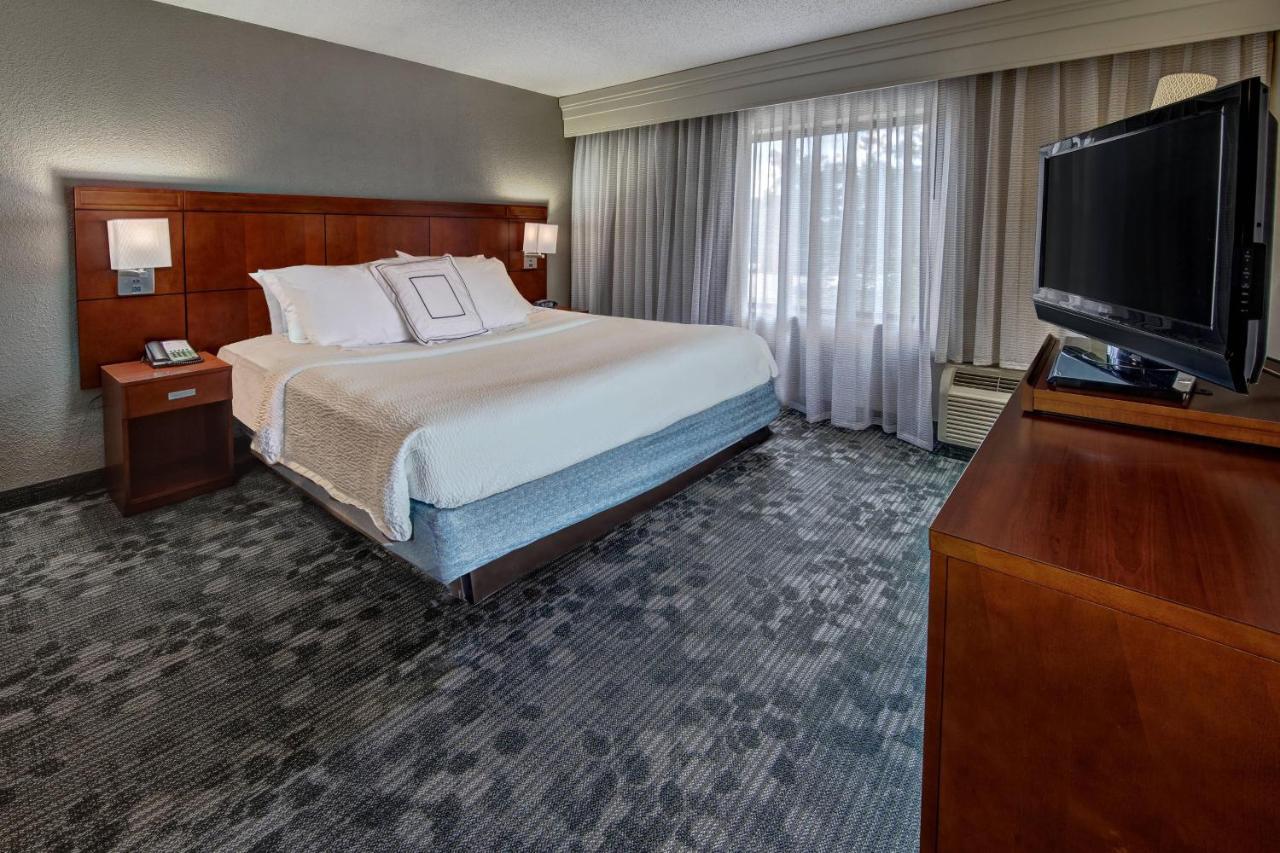 Отель Courtyard By Marriott Трой Экстерьер фото