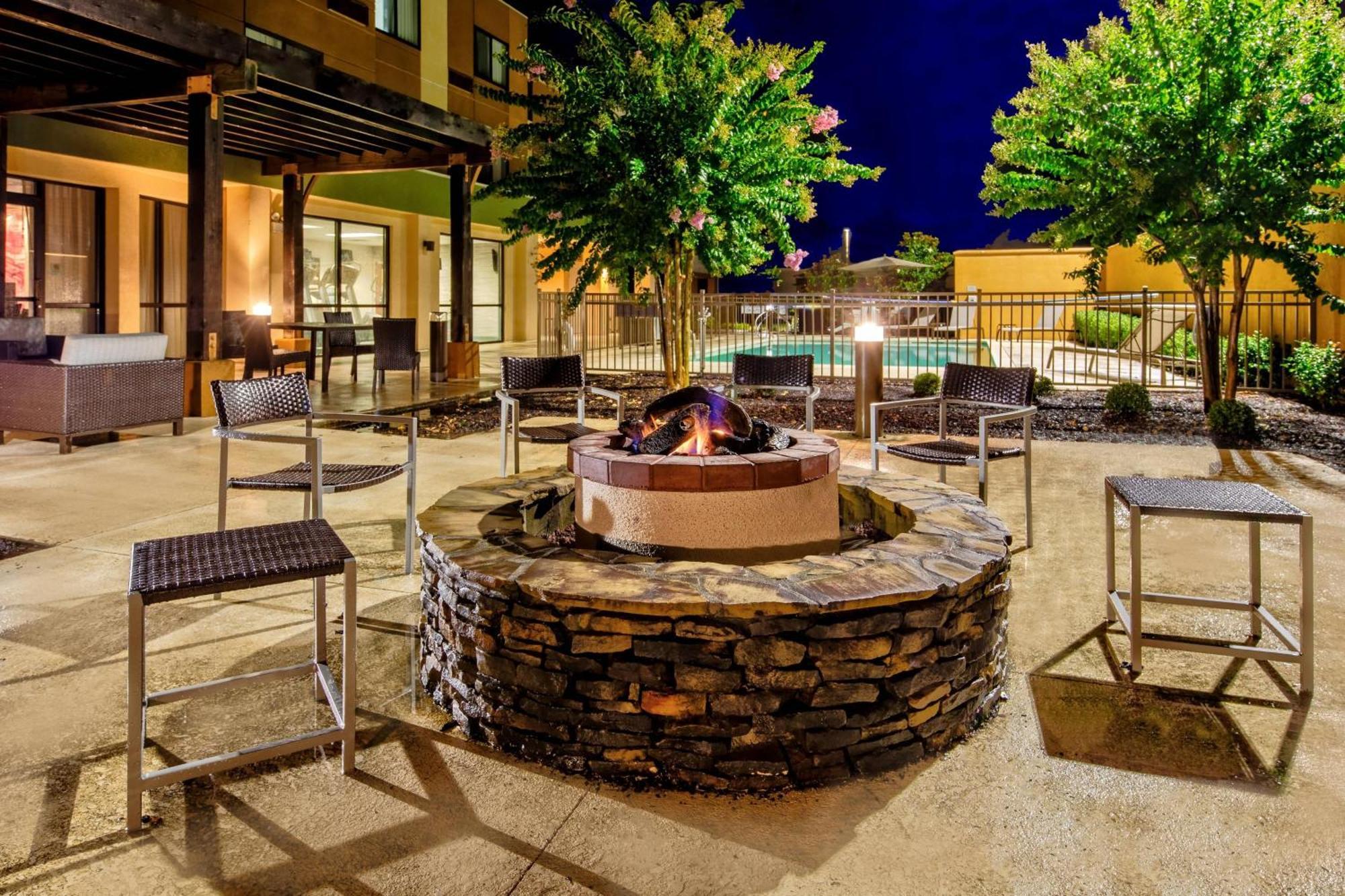 Отель Courtyard By Marriott Трой Экстерьер фото
