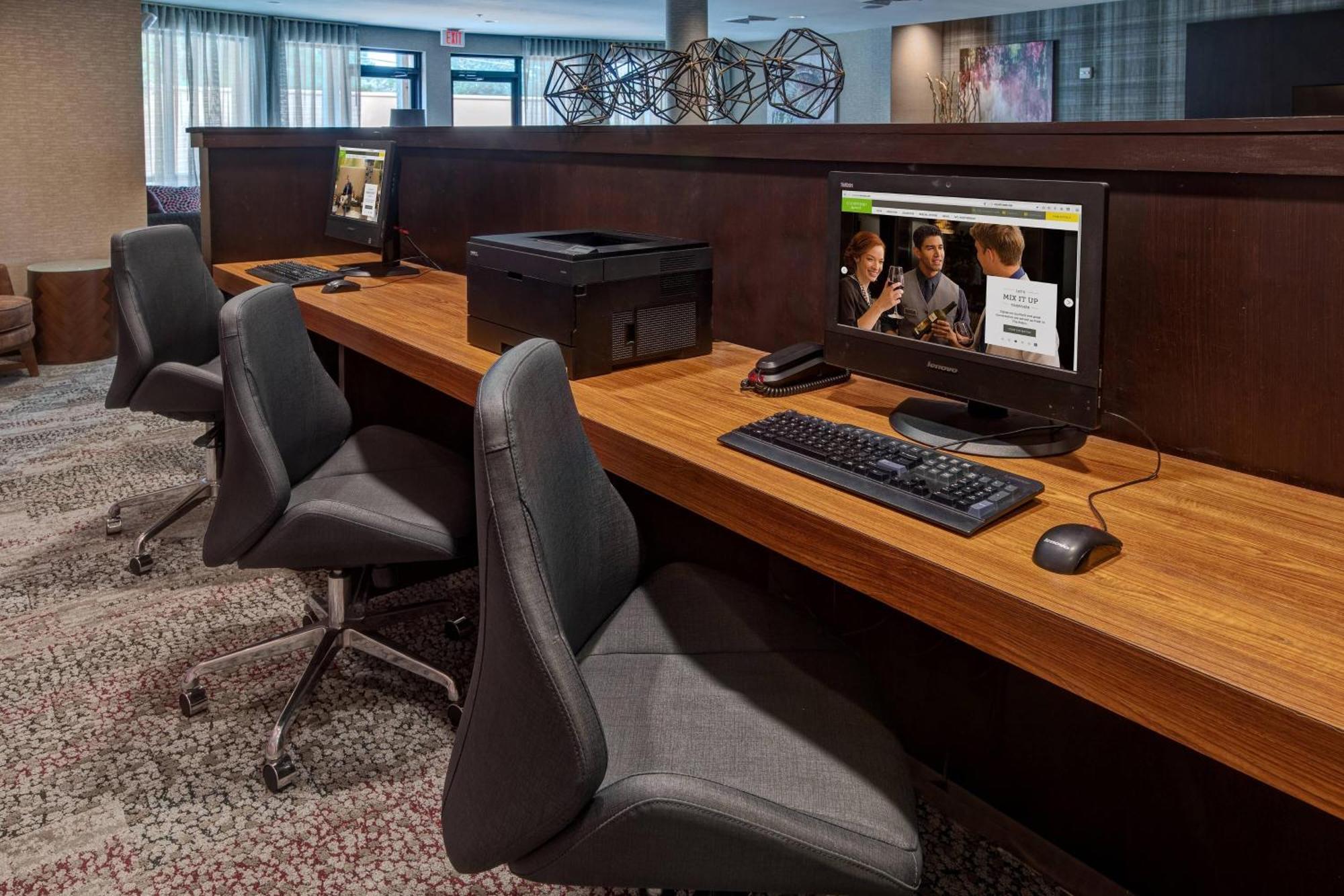 Отель Courtyard By Marriott Трой Экстерьер фото